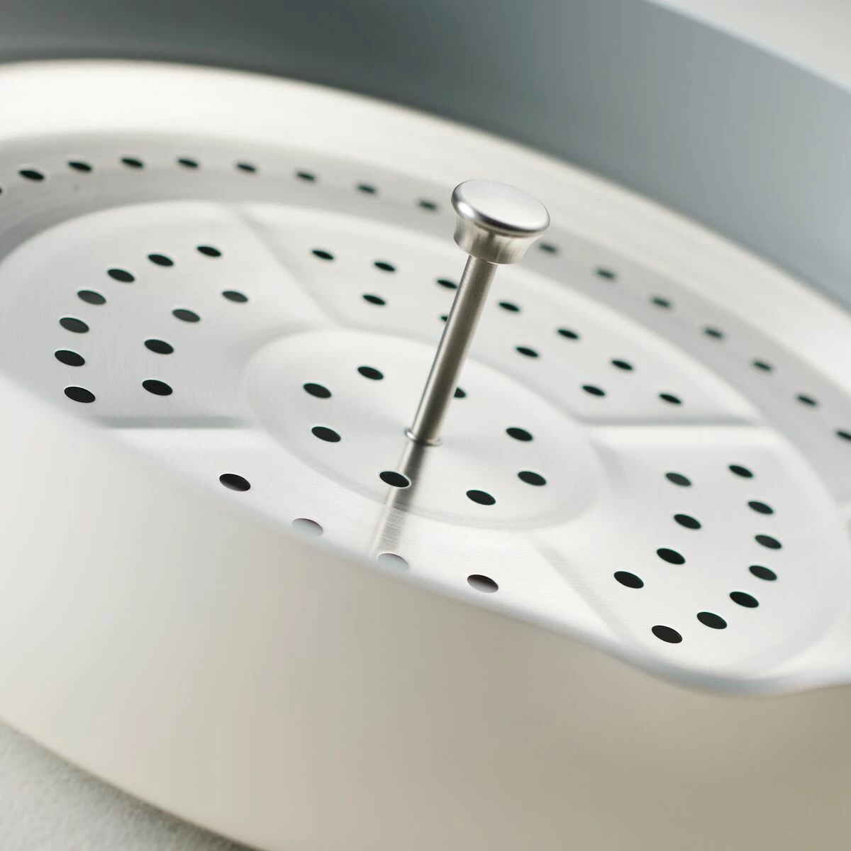 Tramontina All In One Plus Pan, 5 Qt Ceramic Non Stick - Parchment White 6 Tramontina All In One Plus Pan, 5 Qt Ceramic Non Stick - Parchment White - Image 6