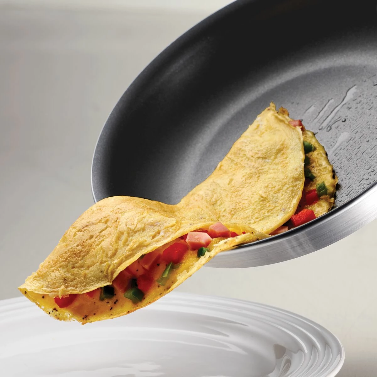 Tramontina PRO Fusion 14 In Aluminum Nonstick Fry Pan - Satin 9 Tramontina PRO Fusion 14 In Aluminum Nonstick Fry Pan - Satin - Image 9