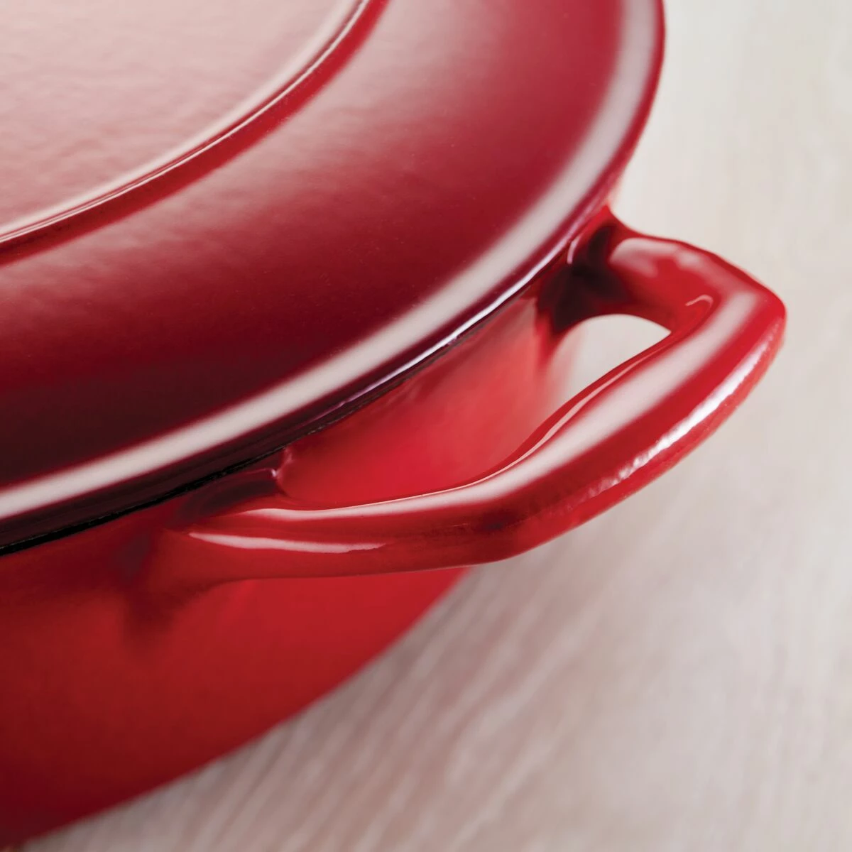 Tramontina 3 Qt Enameled Cast-Iron Series 1000 Covered Saucier - Gradated Red 3 Tramontina 3 Qt Enameled Cast-Iron Series 1000 Covered Saucier - Gradated Red - Image 3