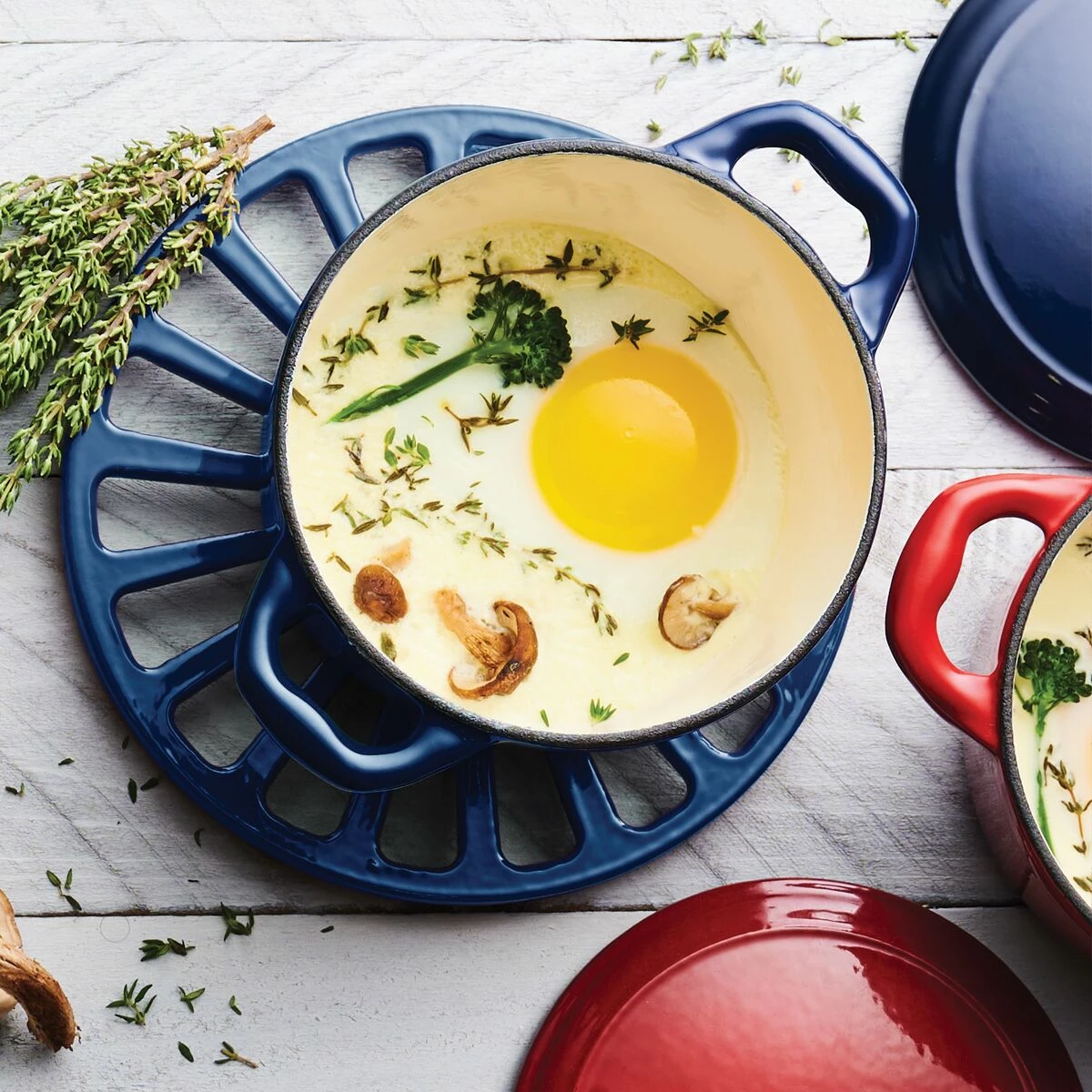 Tramontina 7 In Enameled Cast-Iron Series 1000 Round Trivet - Gradated Cobalt 1 Tramontina 7 In Enameled Cast-Iron Series 1000 Round Trivet - Gradated Cobalt