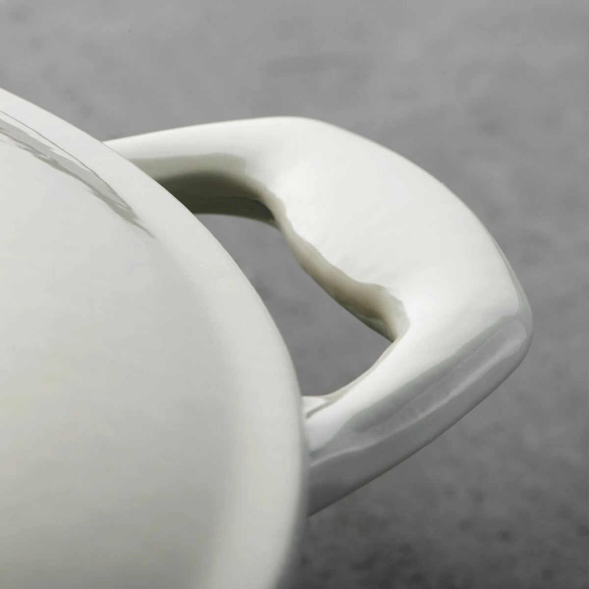 Tramontina 5.5 Qt Enameled Cast Iron Round Dutch Oven - Latte With Gold Stainless Steel Knob 5 Tramontina 5.5 Qt Enameled Cast Iron Round Dutch Oven - Latte With Gold Stainless Steel Knob - Image 5