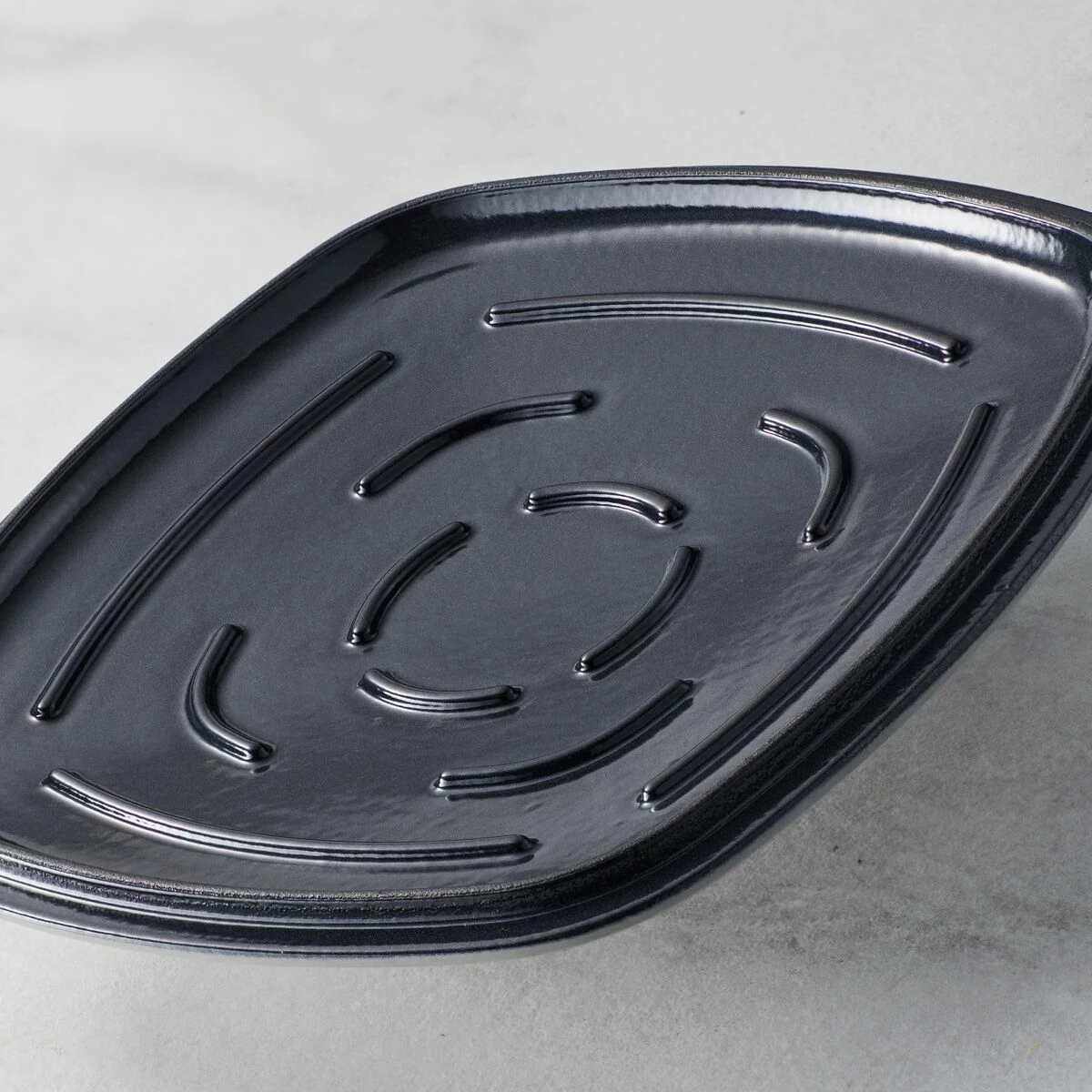 Tramontina Prisma 7 Qt Enameled Cast Iron Covered Square Dutch Oven - Matte Gray 3 Tramontina Prisma 7 Qt Enameled Cast Iron Covered Square Dutch Oven - Matte Gray - Image 3