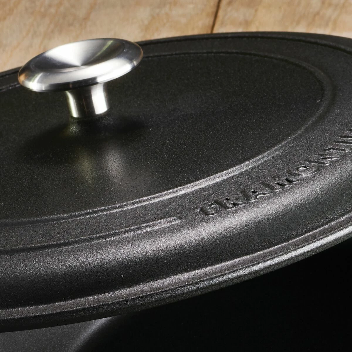 Tramontina 12.5" Cast Iron Covered Skillet Pre-Seasoned 4 Tramontina 12.5" Cast Iron Covered Skillet Pre-Seasoned - Image 4