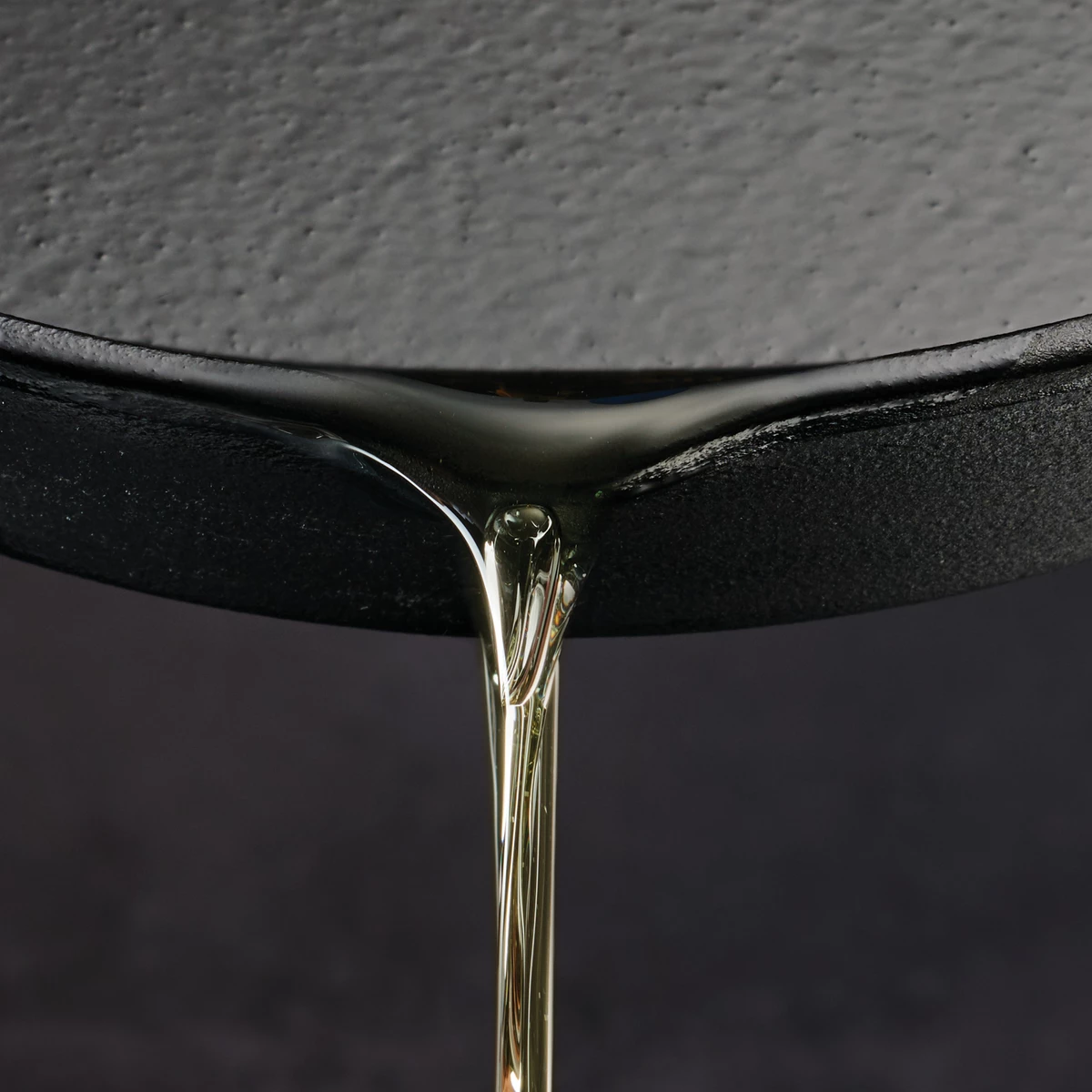 Tramontina Pre-seasoned Cast Iron 2 Pk Skillets With Silicone Grips 3 Tramontina Pre-seasoned Cast Iron 2 Pk Skillets With Silicone Grips - Image 3