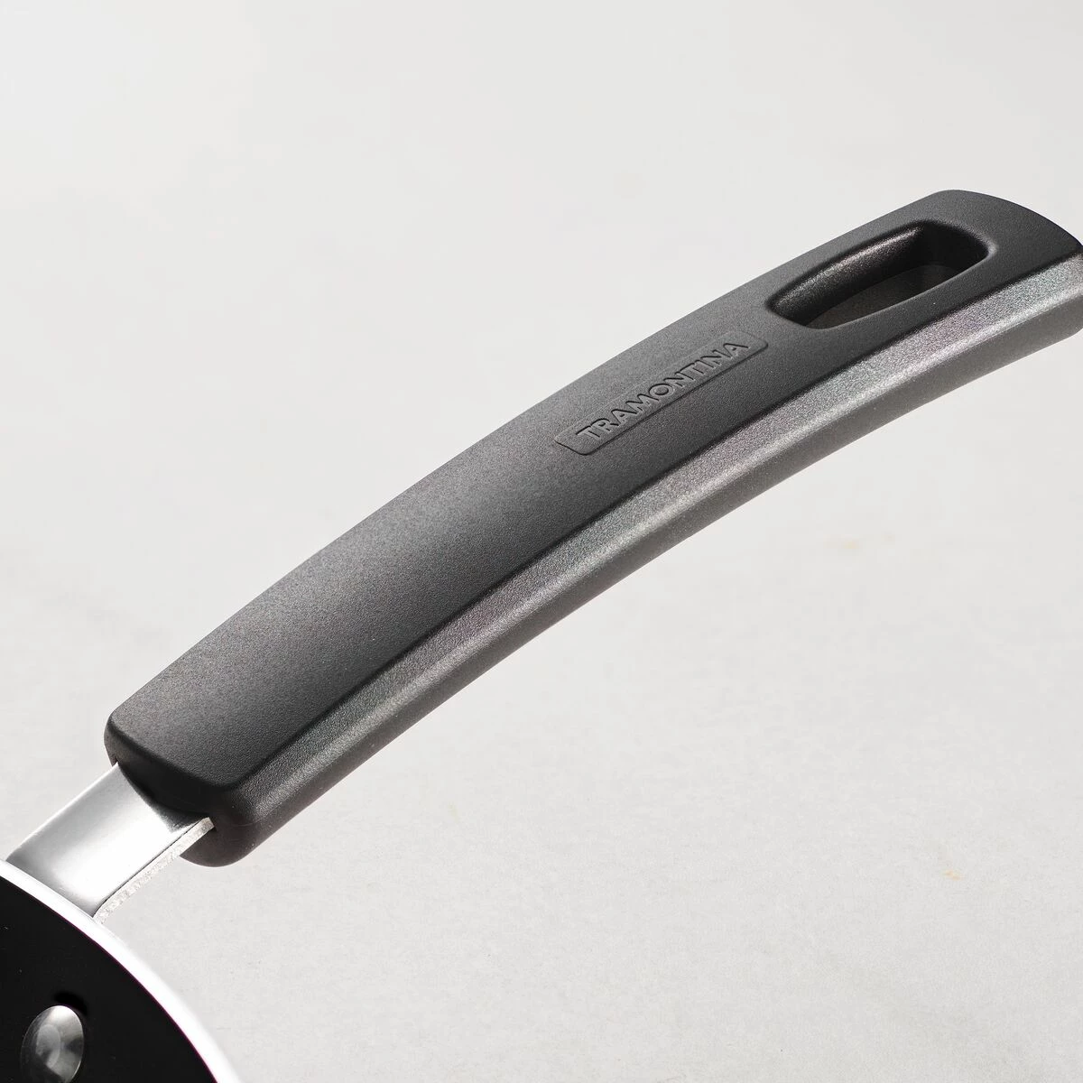 Tramontina Sicilia 9.5 In Aluminum Nonstick Saute Pan - Raspberry 4 Tramontina Sicilia 9.5 In Aluminum Nonstick Saute Pan - Raspberry - Image 4