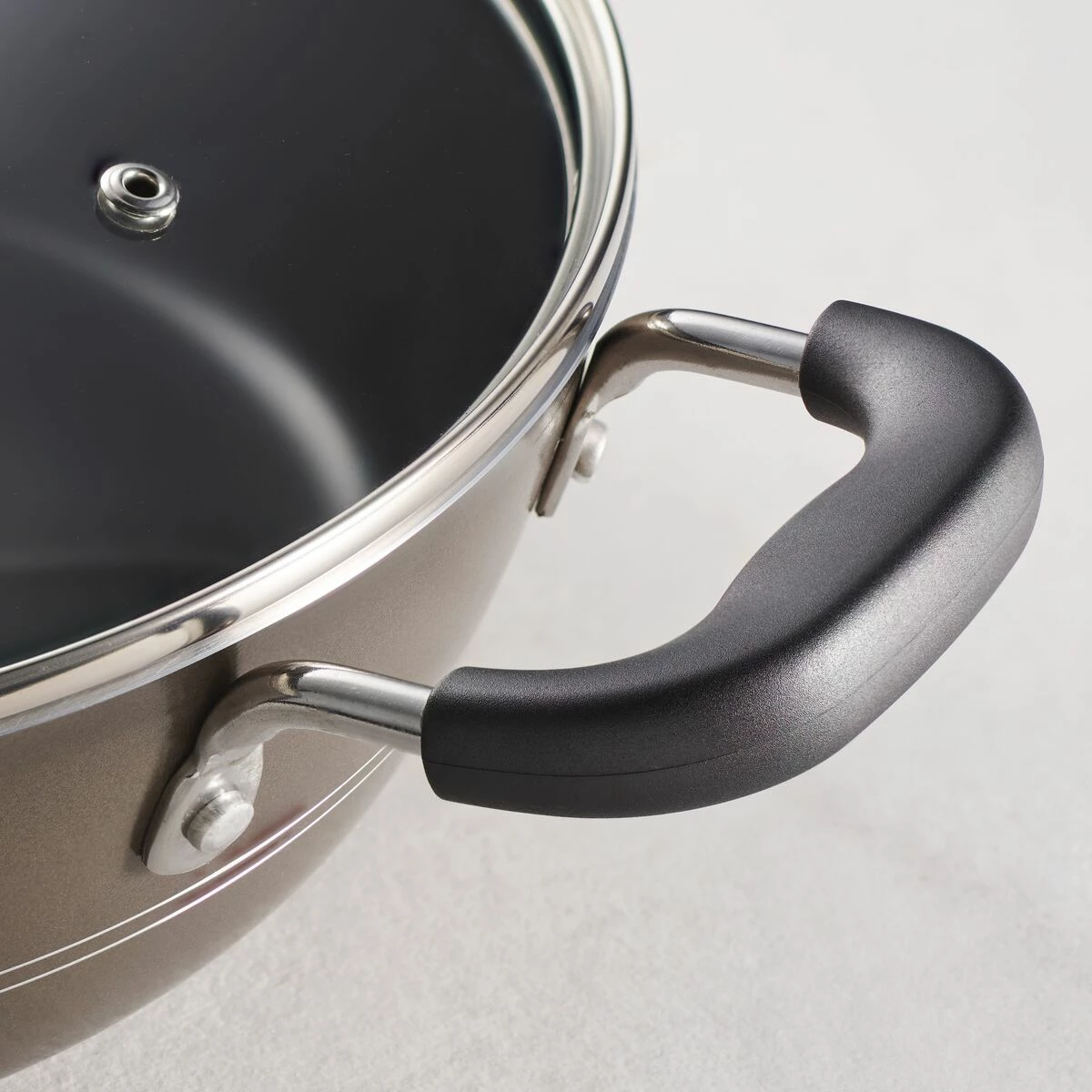Tramontina Sicilia 8 Qt Aluminum Nonstick Covered Stock Pot - Hazelnut 4 Tramontina Sicilia 8 Qt Aluminum Nonstick Covered Stock Pot - Hazelnut - Image 4