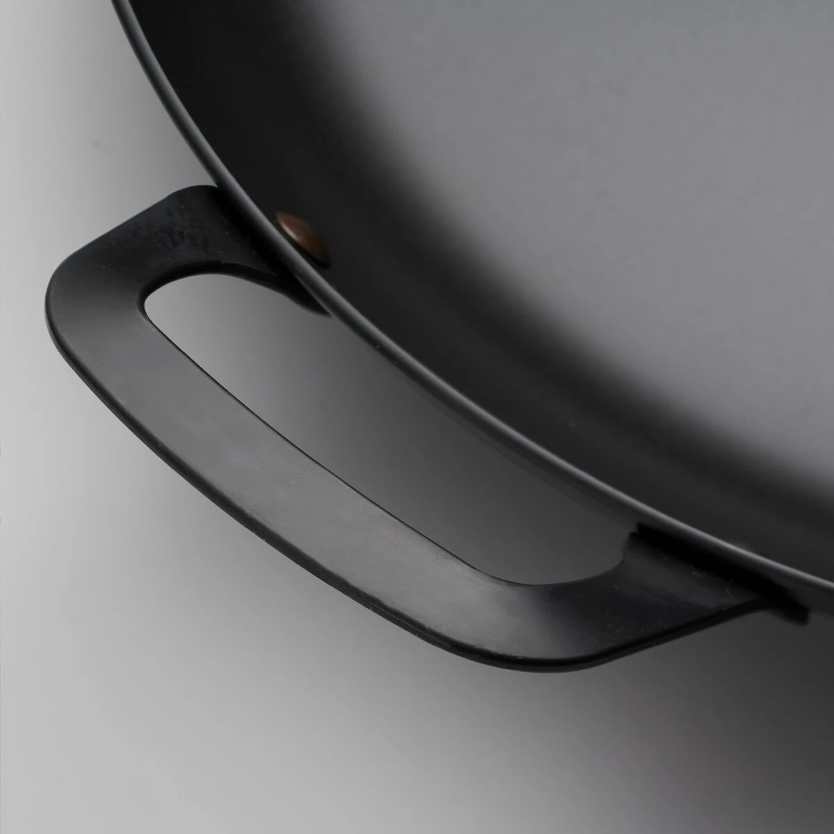 Tramontina Churrasco BBQ 15 In Round Carbon Steel Griddle Pan 5 Tramontina Churrasco BBQ 15 In Round Carbon Steel Griddle Pan - Image 5